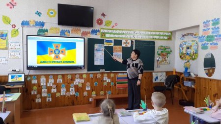 Про безпеку свою дбай - дорожні правила не забувай! Про безпеку свою дбай - дорожні правила не забувай!